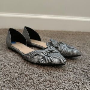 Restricted Black and White Flats with Intricate Detailing